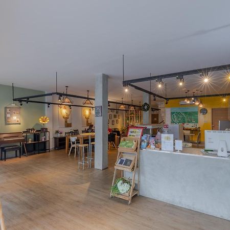 Bed and Breakfast Folk Poshtel Silom Bangkok Zewnętrze zdjęcie