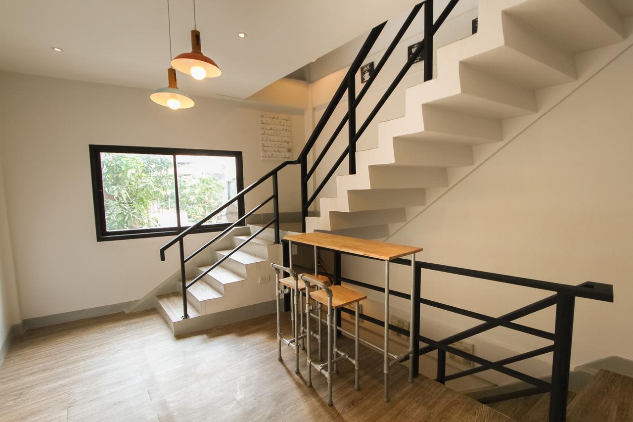 Bed and Breakfast Folk Poshtel Silom Bangkok Zewnętrze zdjęcie