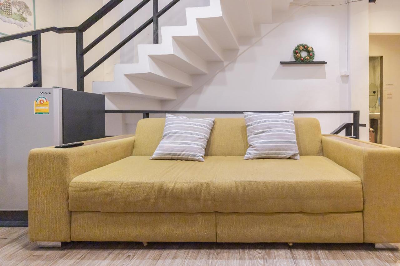 Bed and Breakfast Folk Poshtel Silom Bangkok Zewnętrze zdjęcie